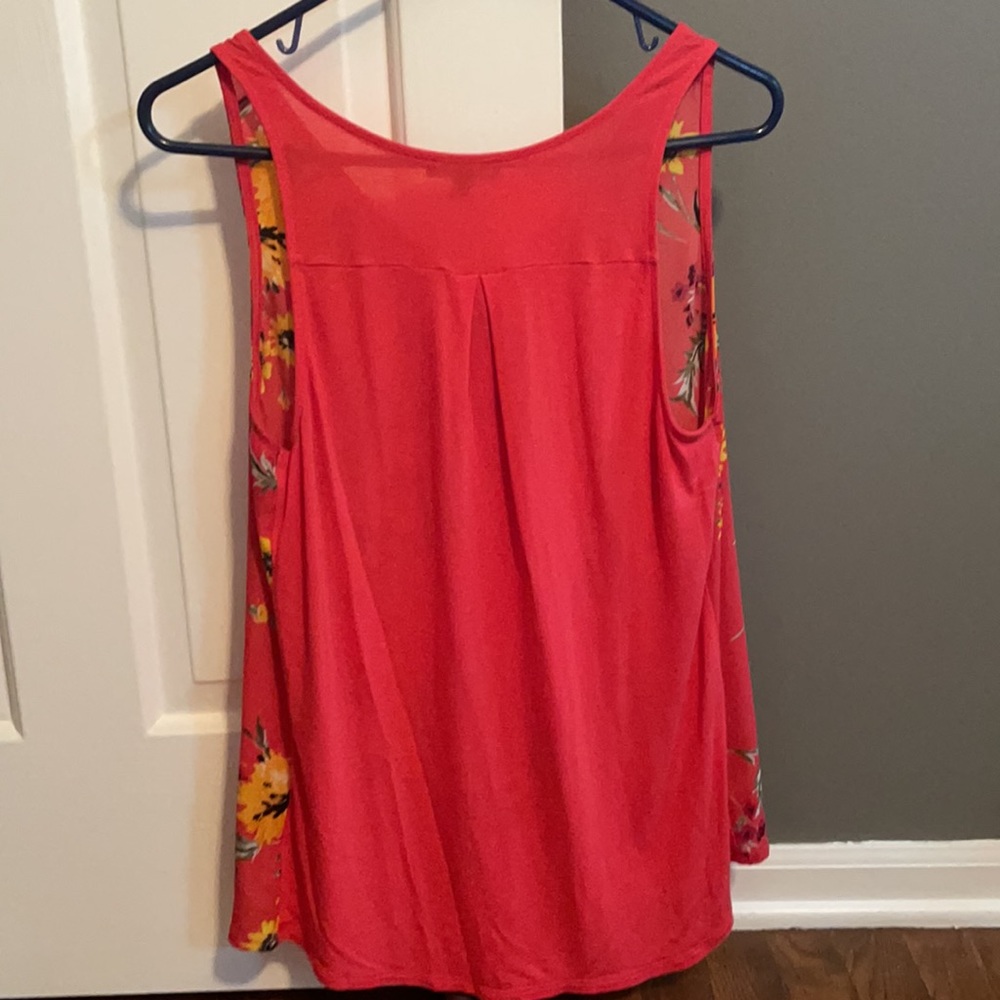 Express sleeveless shirt - Picture 2 of 4